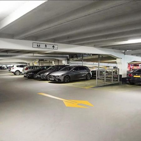 Deluxe Leeds City Centre Apt With Free Parking No Balcony Exterior photo