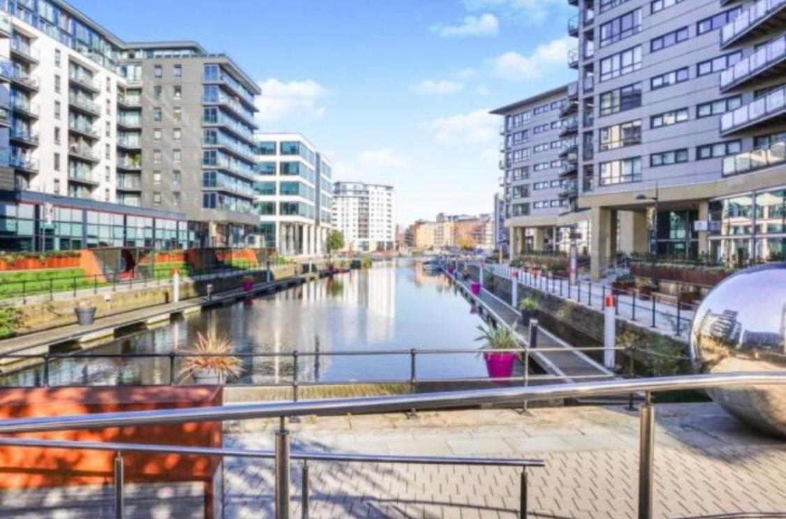 Deluxe Leeds City Centre Apt With Free Parking No Balcony Exterior photo
