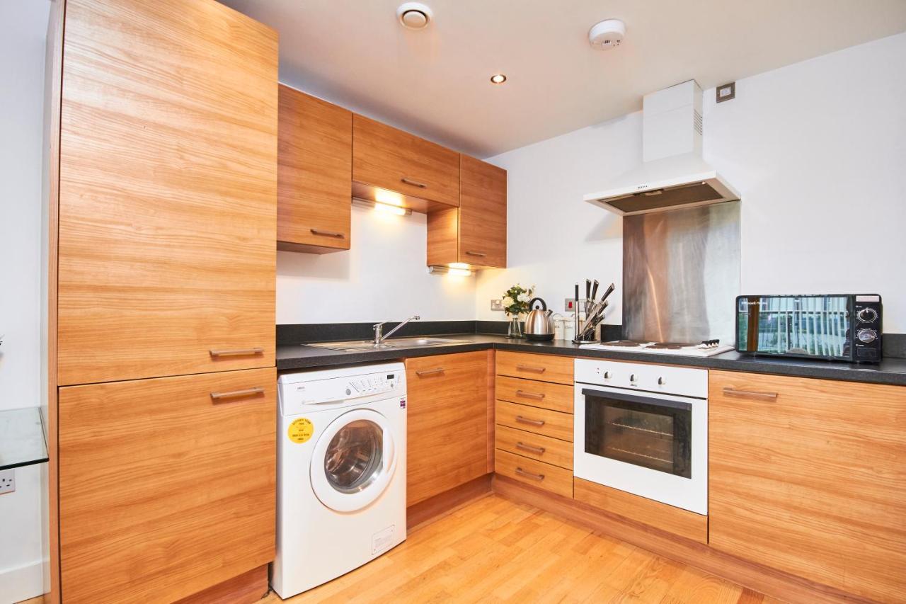 Deluxe Leeds City Centre Apt With Free Parking No Balcony Exterior photo