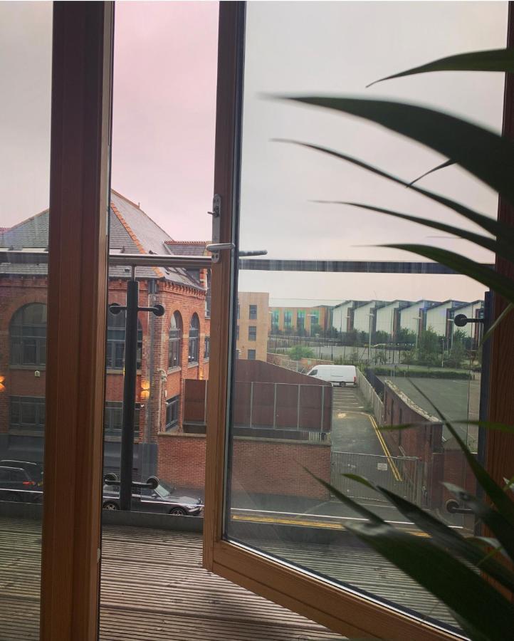 Deluxe Leeds City Centre Apt With Free Parking No Balcony Exterior photo
