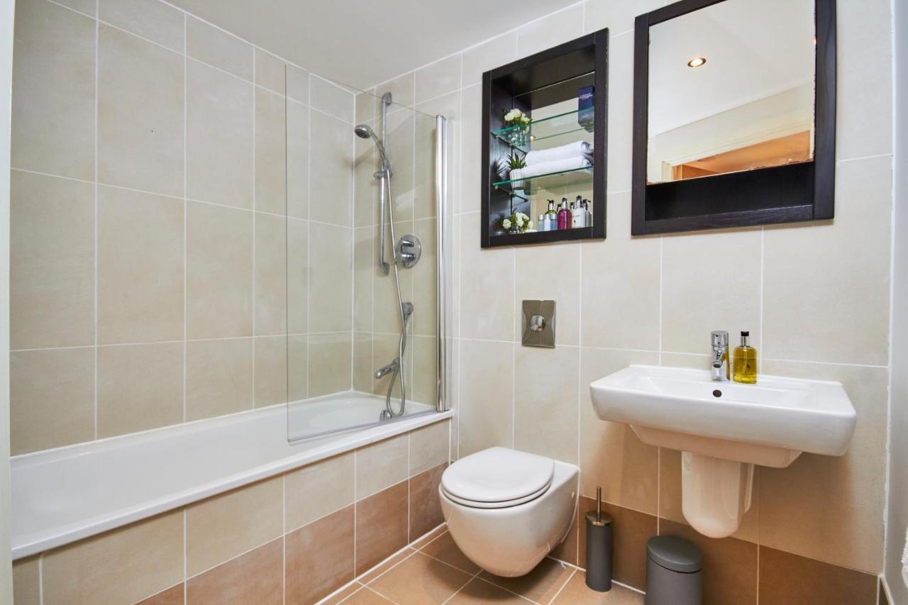 Deluxe Leeds City Centre Apt With Free Parking No Balcony Exterior photo