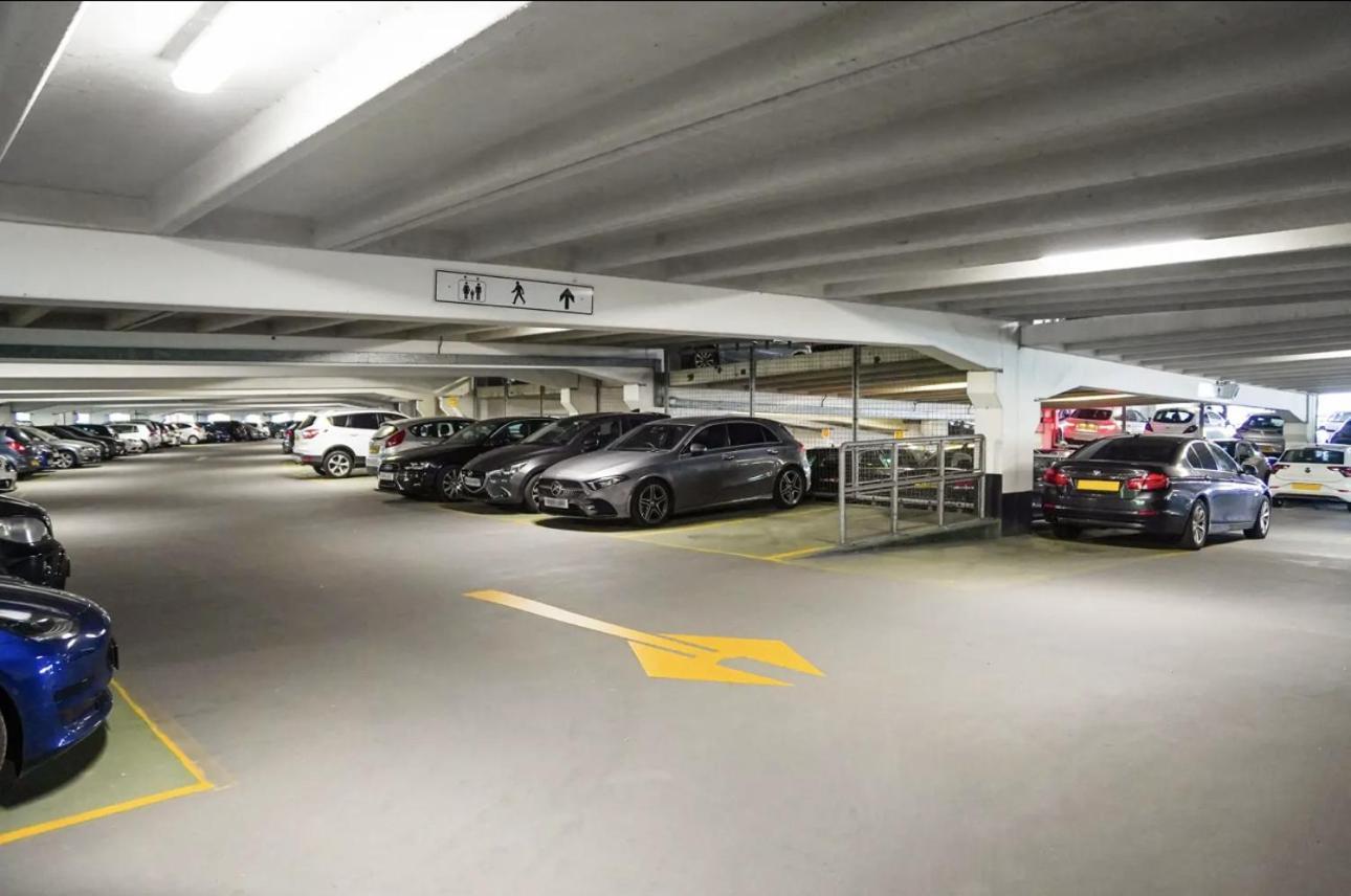 Deluxe Leeds City Centre Apt With Free Parking No Balcony Exterior photo